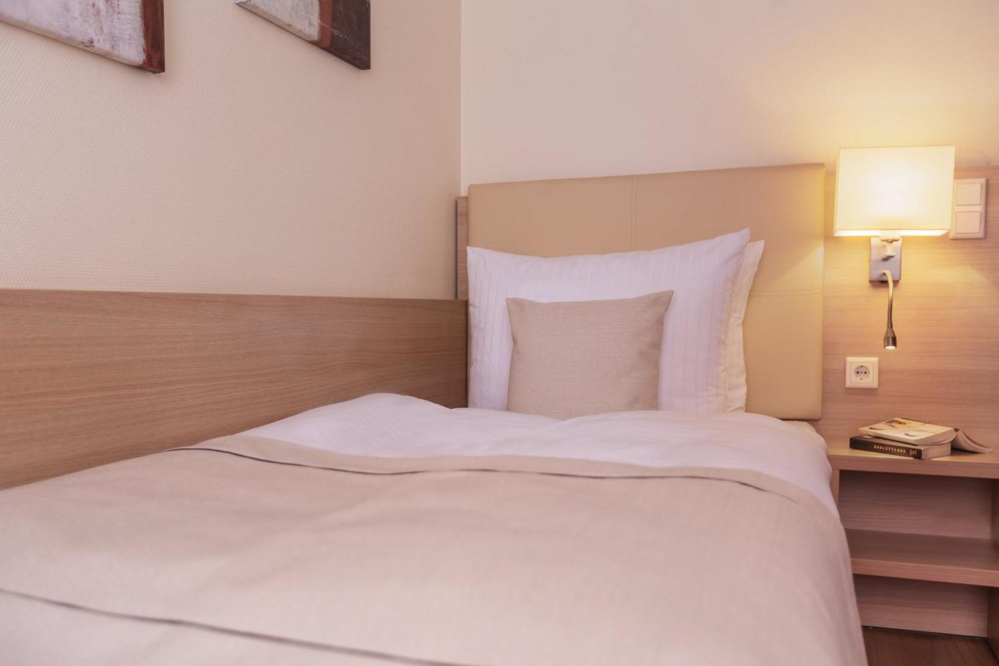 Garner Hotel Hamburg - Wandsbek Marktplatz Екстер'єр фото