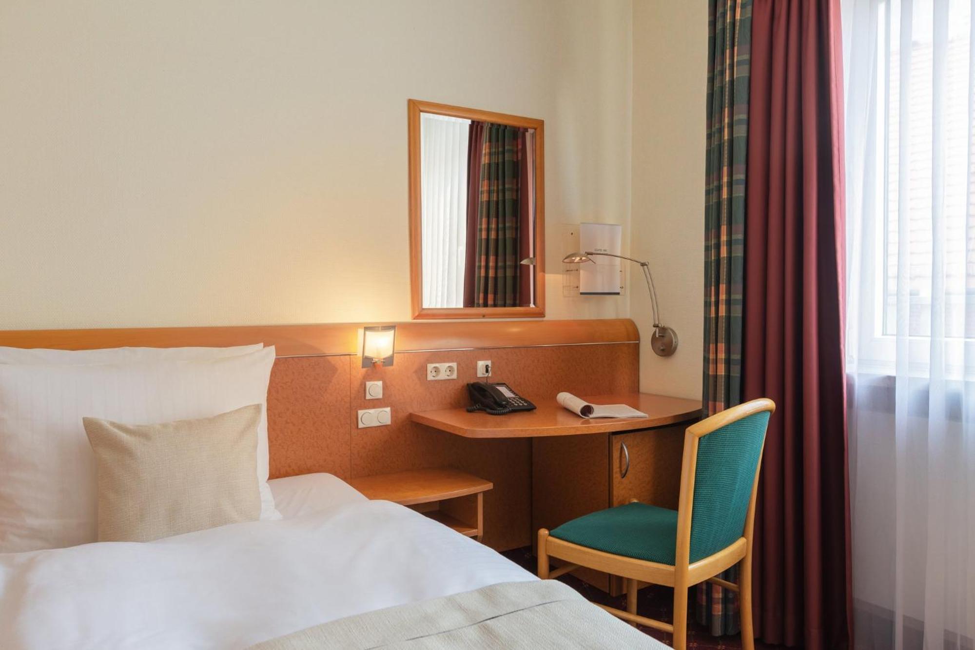 Garner Hotel Hamburg - Wandsbek Marktplatz Екстер'єр фото